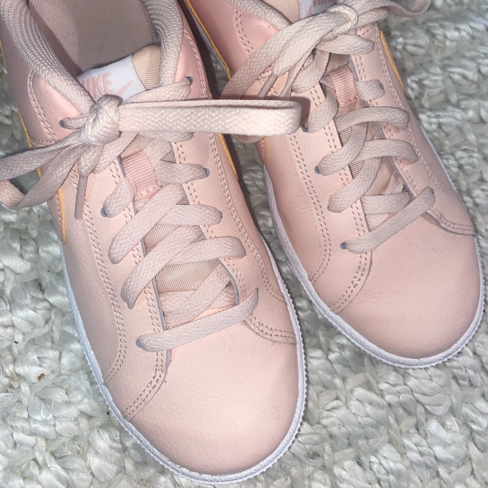 Nikes sneakers